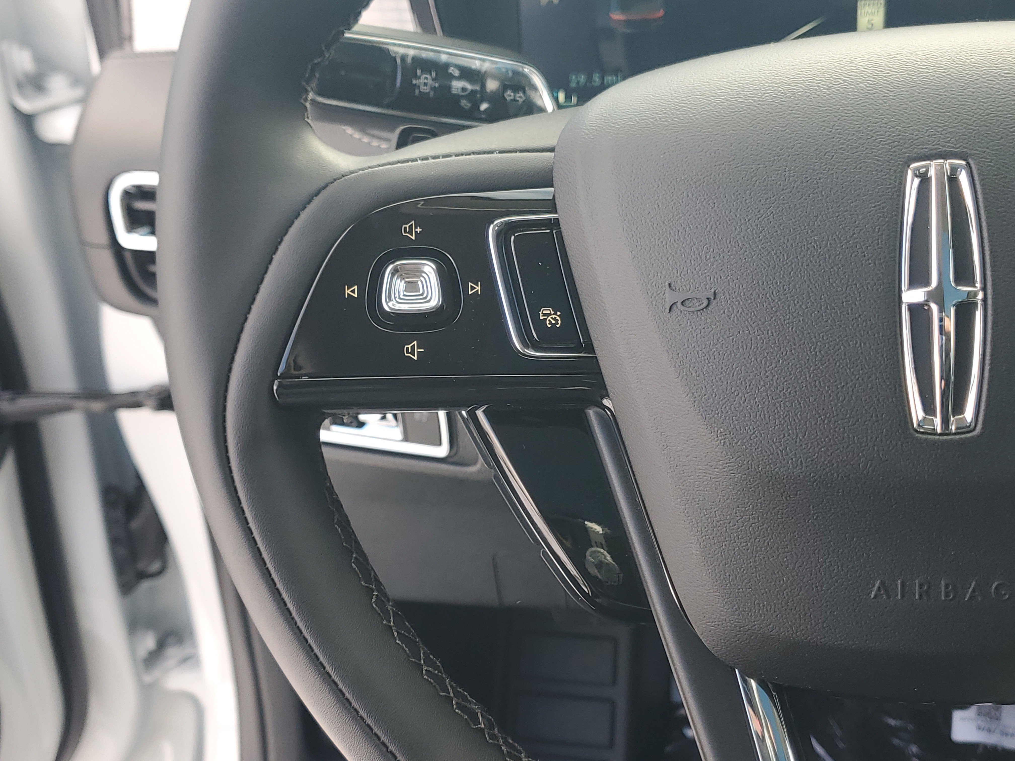 New 2026 Lincoln Corsair Premiere image 17
