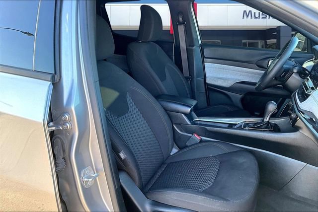 Used 2023 Jeep Compass Sport image 25