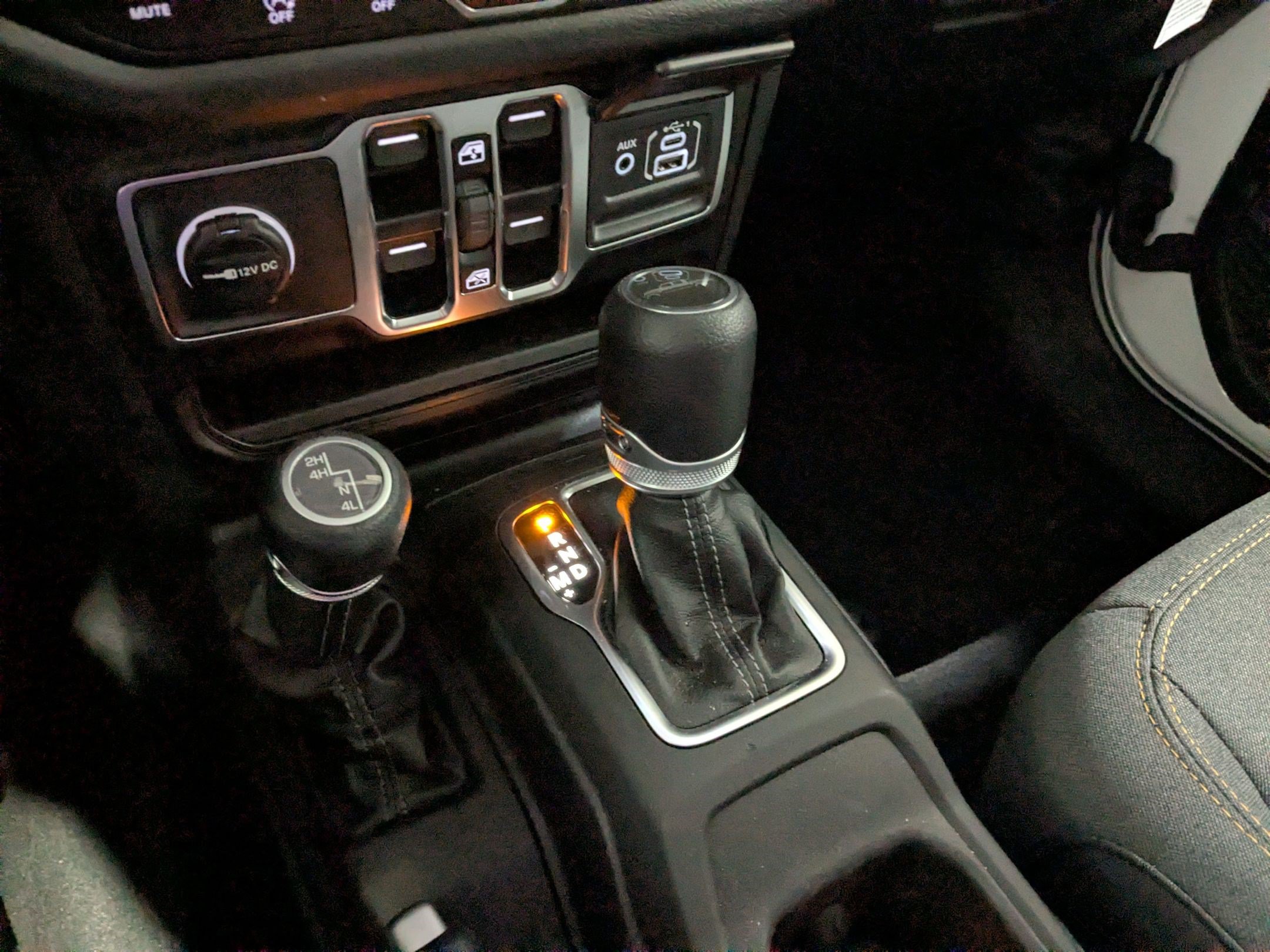 Certified 2025 Jeep Gladiator Sport AWD/4WD image 20