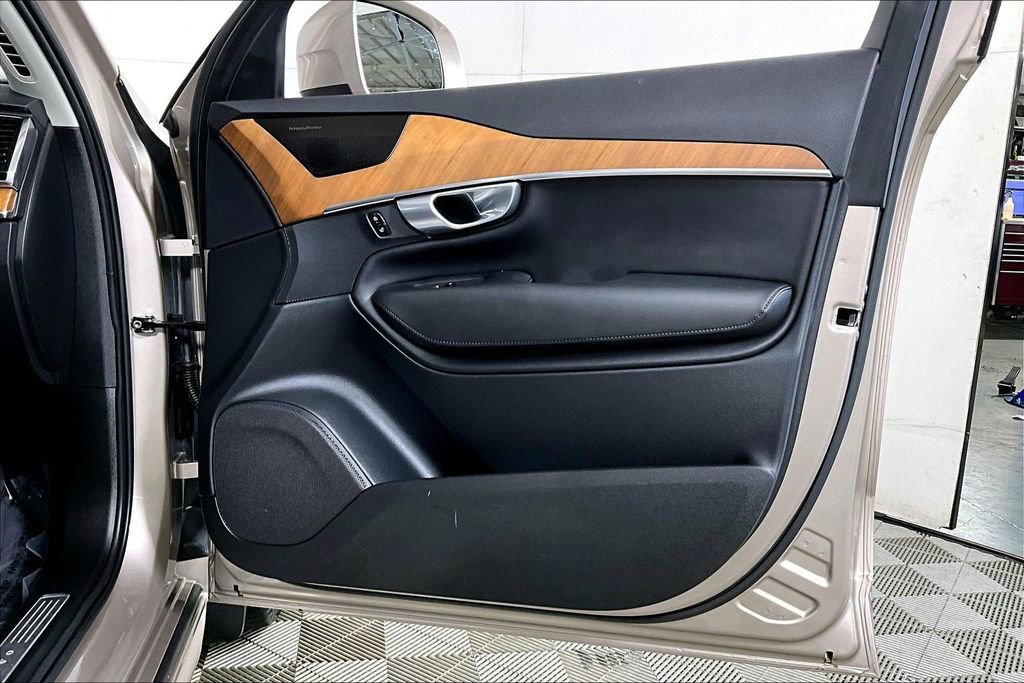 Used 2024 Volvo XC90 B6 Plus w/ Protection Package image 24