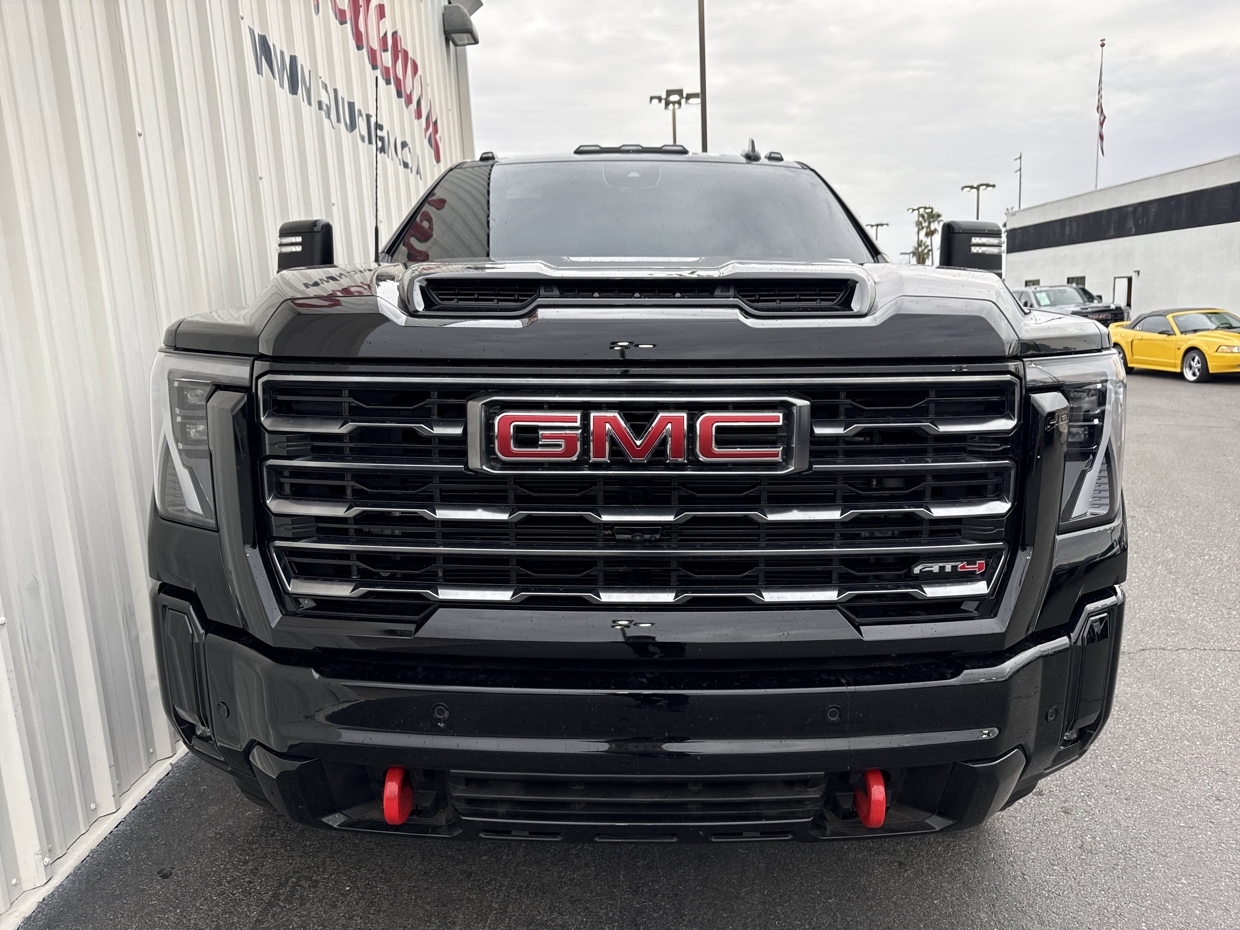 Used 2025 GMC Sierra 2500 AT4 w/ AT4 Premium Plus Package image 9