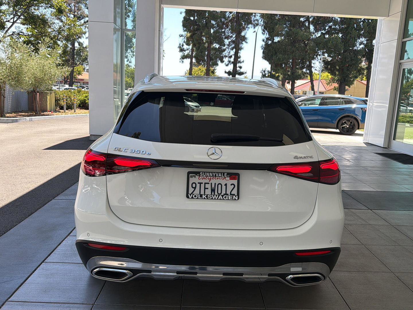 Used 2025 Mercedes-Benz GLC 350e 4MATIC image 4