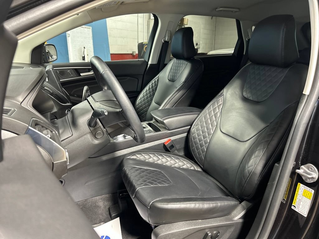 Used 2024 Ford Edge Titanium w/ Equipment Group 301A AWD/4WD image 17