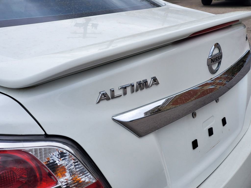 Used 2015 Nissan Altima 2.5 S w/ Sport Value Package FWD image 6