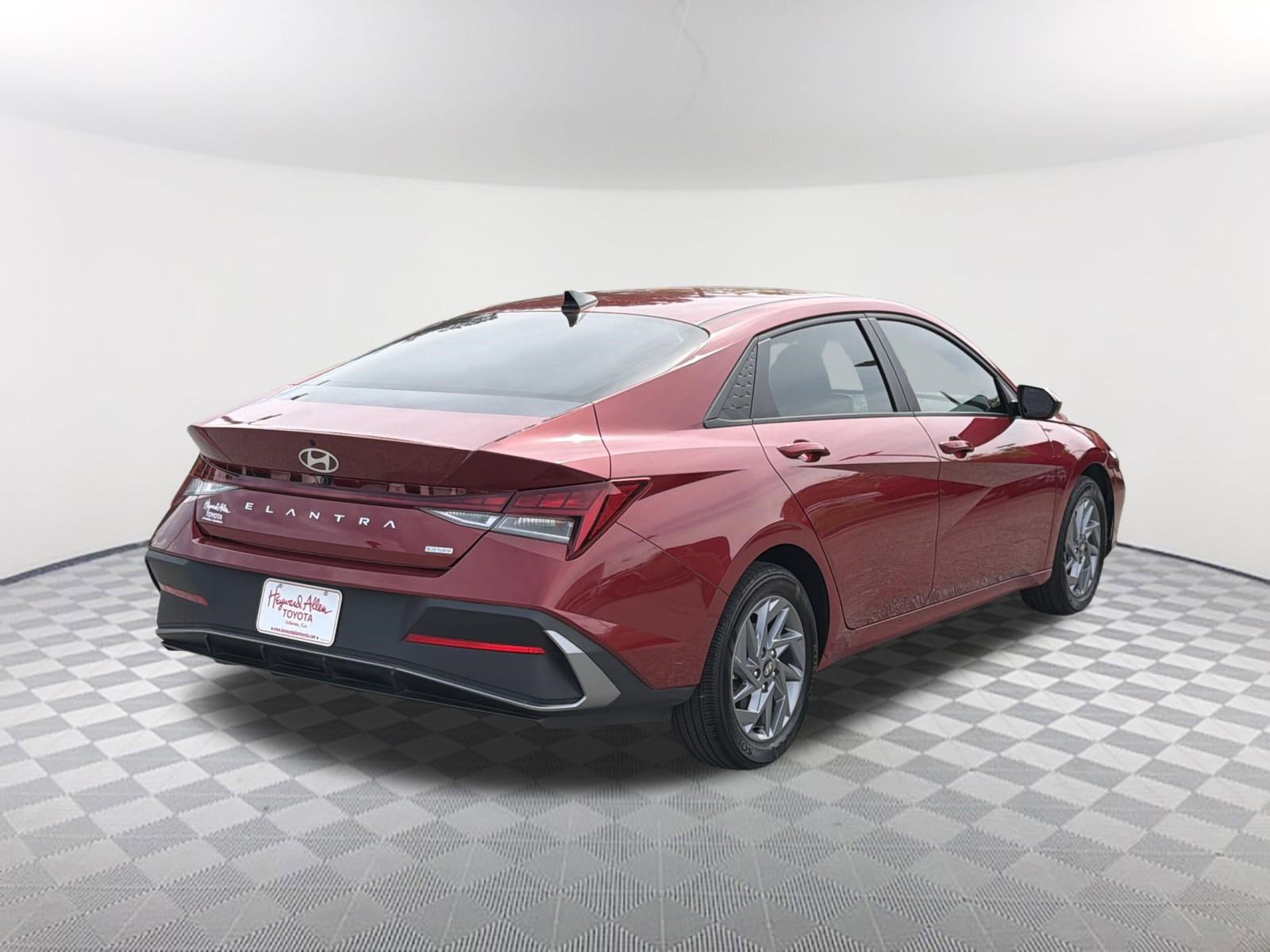 Used 2024 Hyundai Elantra Blue image 17