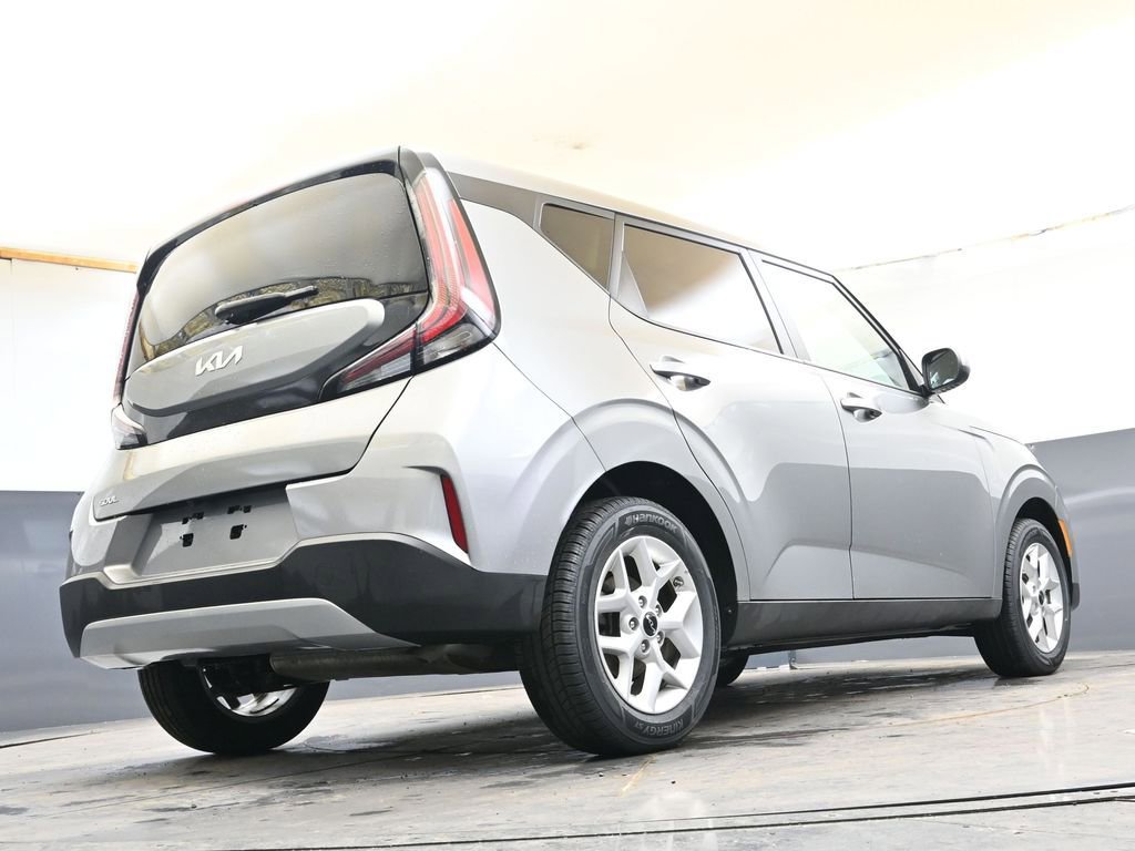 Used 2025 Kia Soul LX w/ LX Technology Package FWD image 32