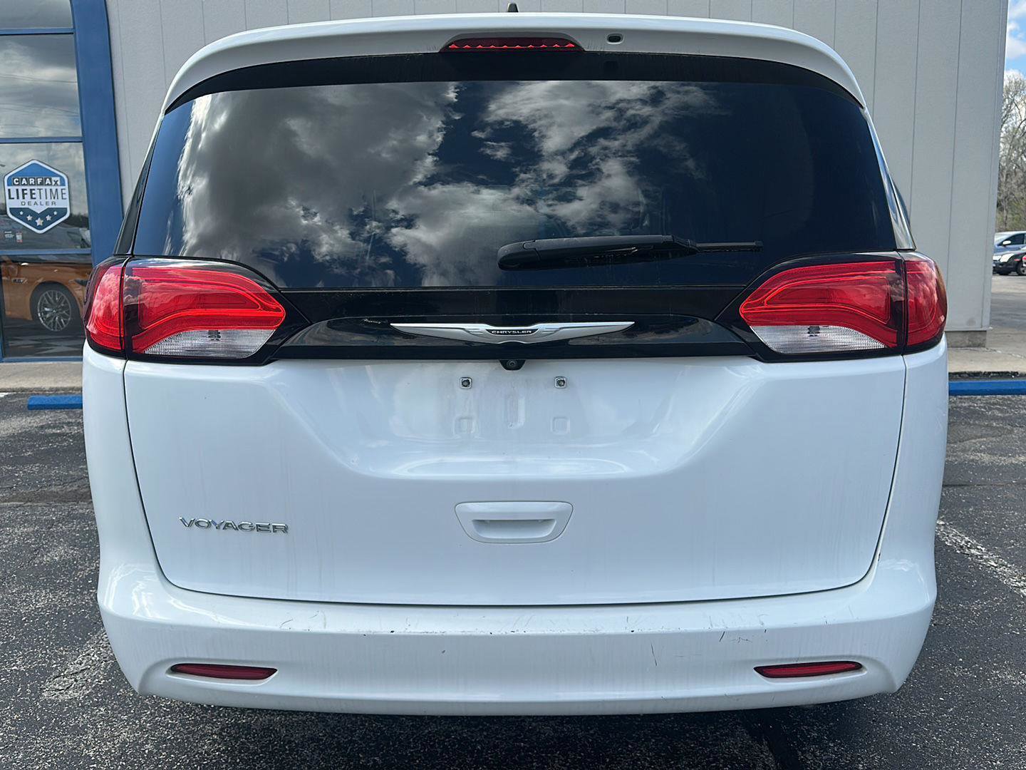 Used 2022 Chrysler Voyager LX FWD image 6