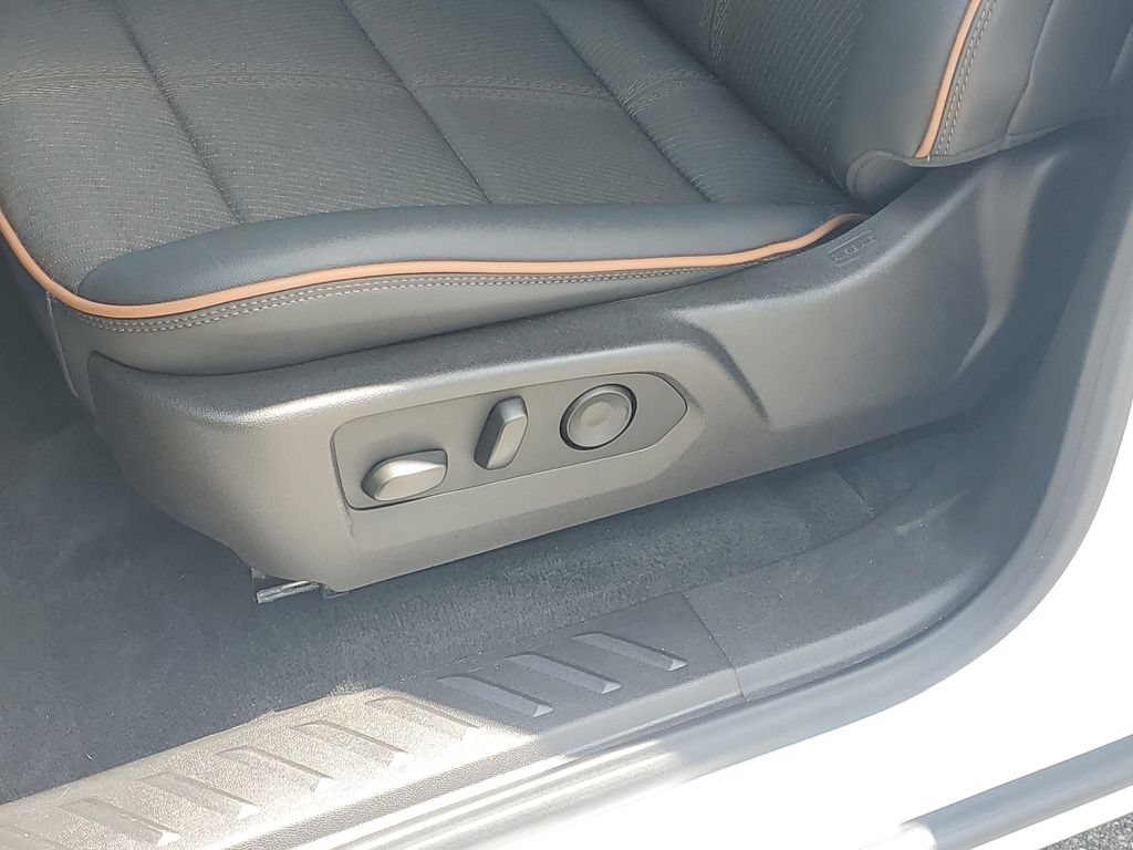 Certified 2025 GMC Canyon AT4 AWD/4WD image 22