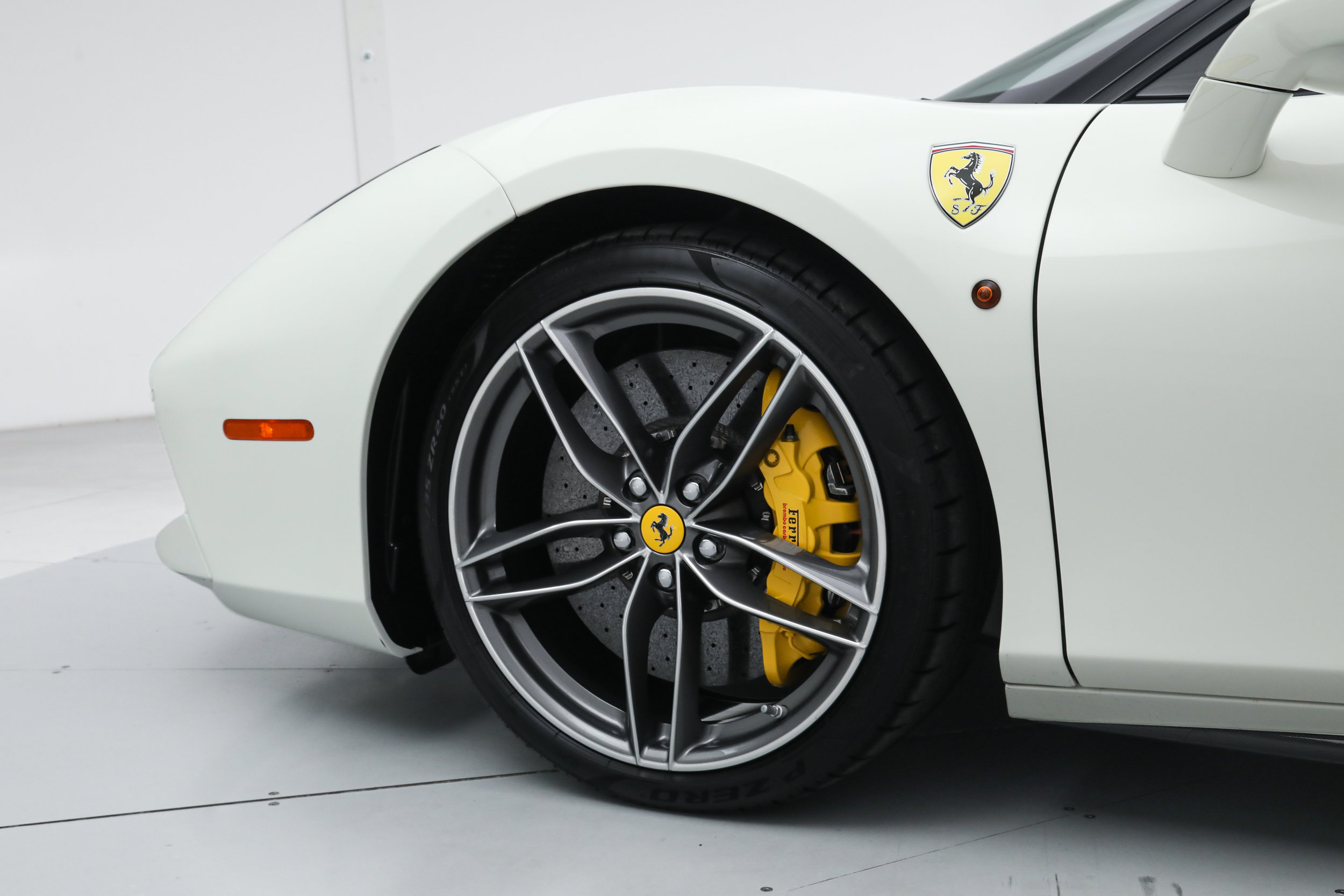 Used 2017 Ferrari 488 GTB RWD image 15
