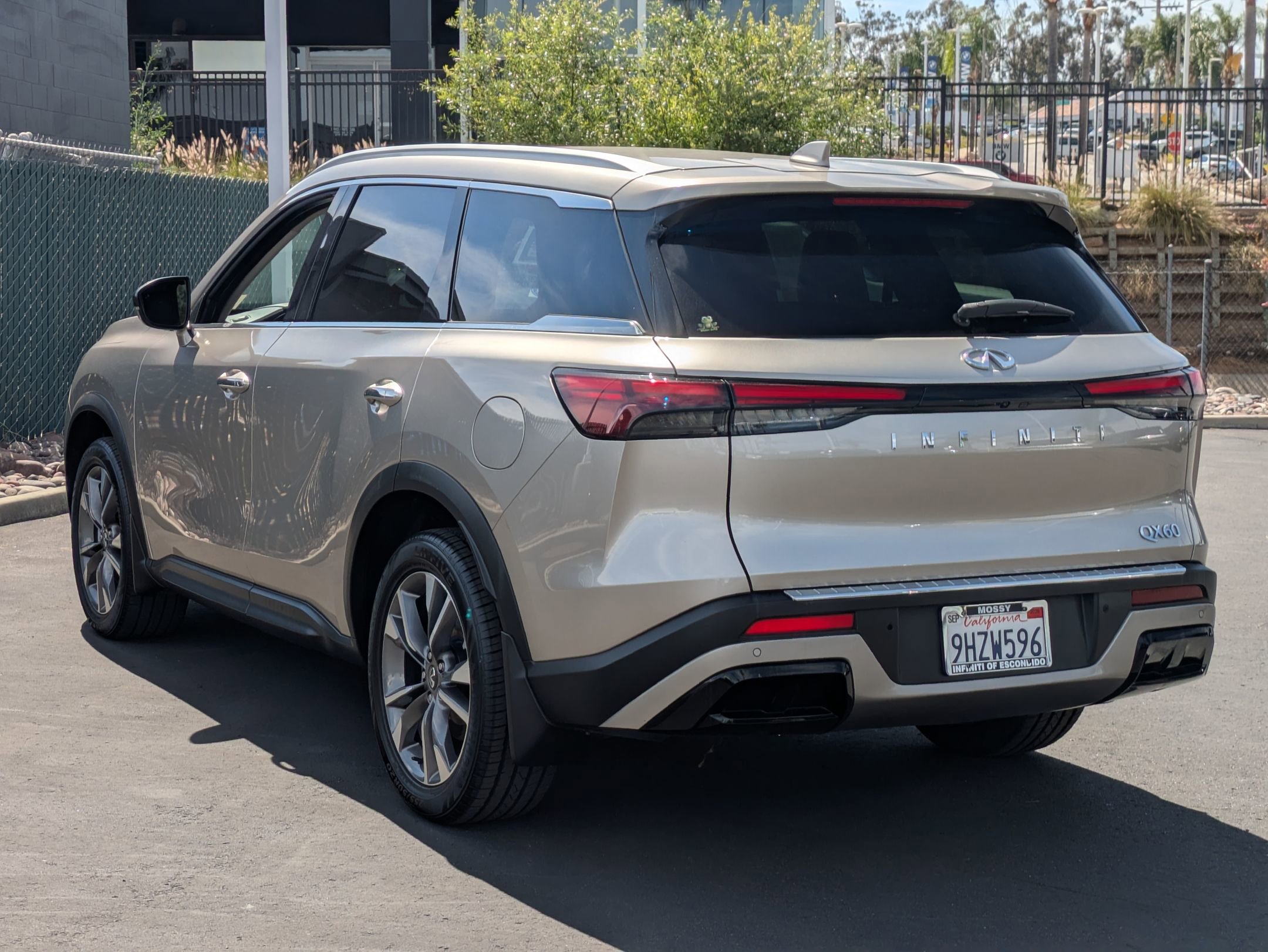 Used 2023 INFINITI QX60 Luxe w/ Performance Audio Package image 6