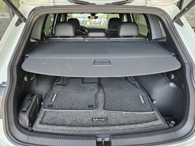 Used 2022 Volkswagen Tiguan SE R-Line AWD/4WD image 10