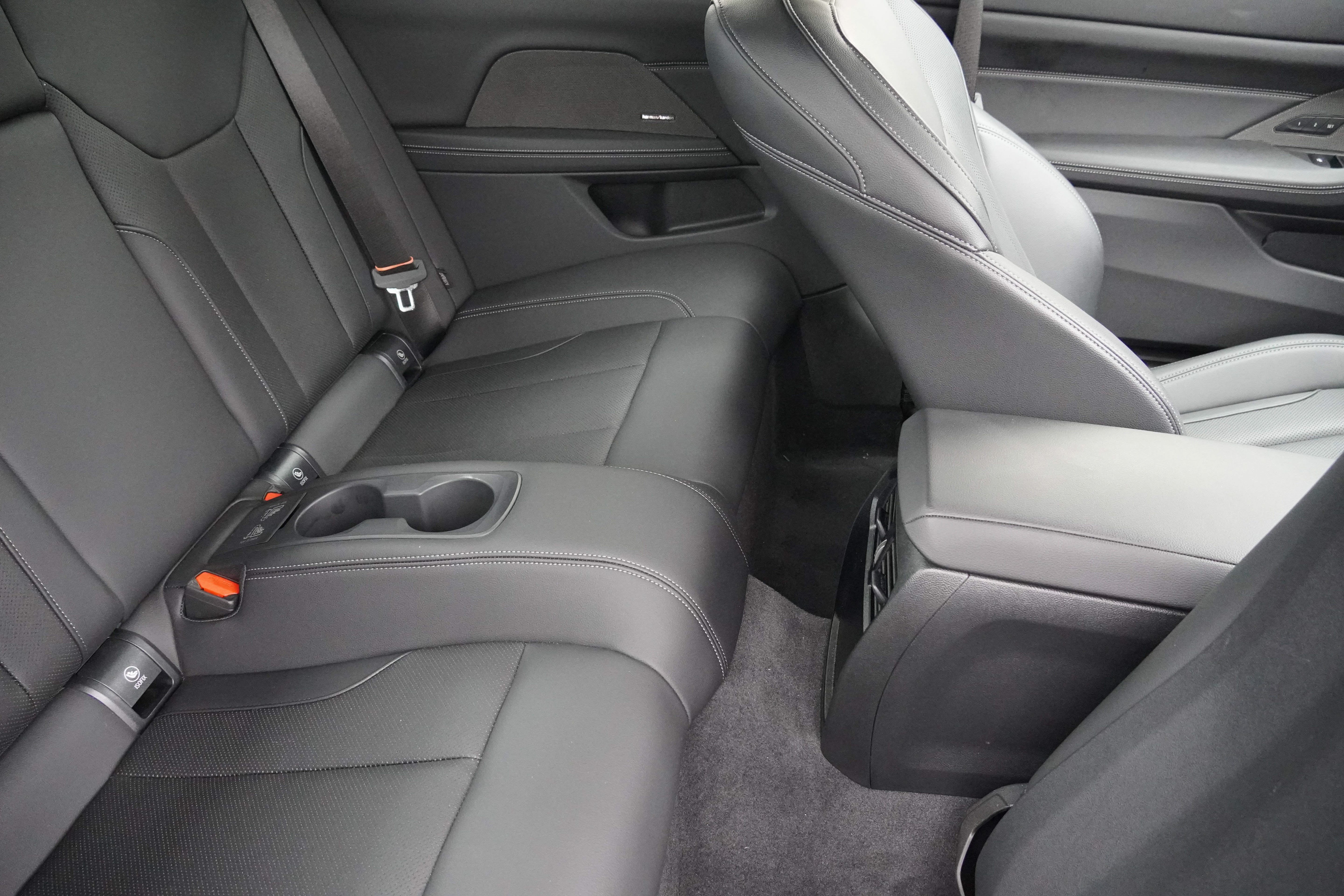 Certified 2026 BMW 430i Convertible RWD image 36