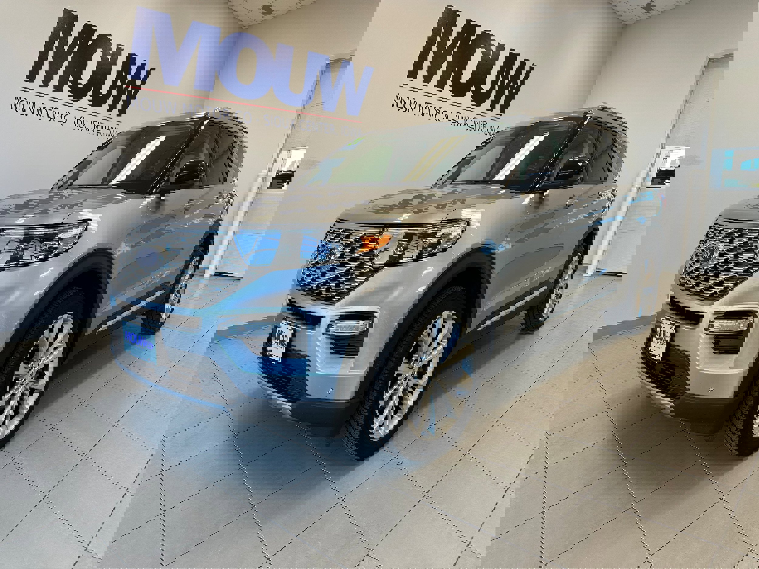 Used 2021 Ford Explorer Platinum w/ Equipment Group 601A image 2