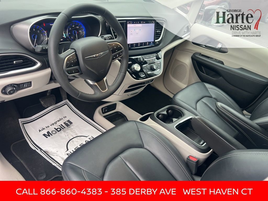 Used 2024 Chrysler Pacifica Touring-L image 25