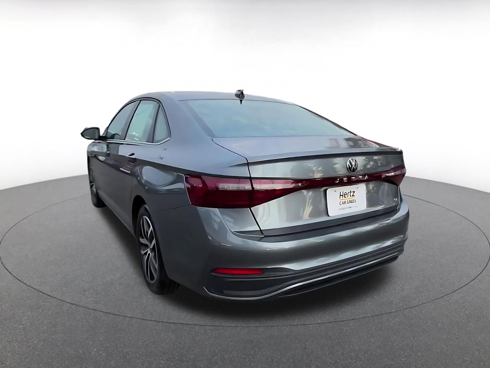 Used 2025 Volkswagen Jetta SE image 14