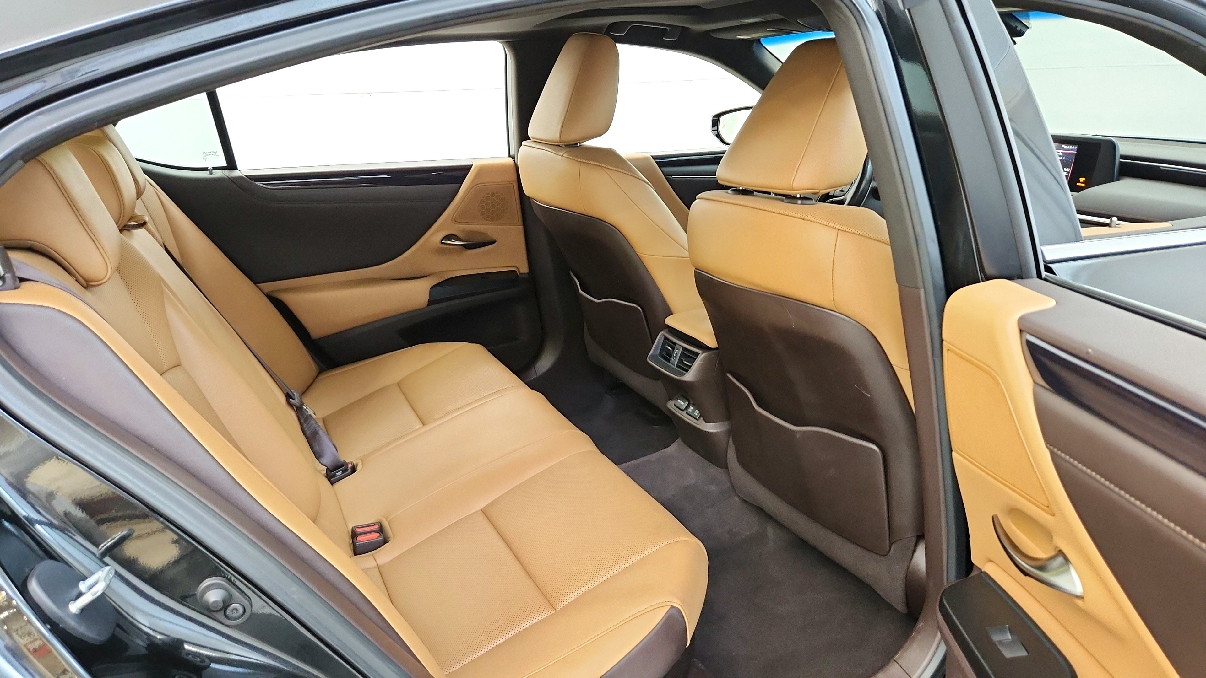 Used 2020 Lexus ES 300h w/ Premium Package FWD image 27