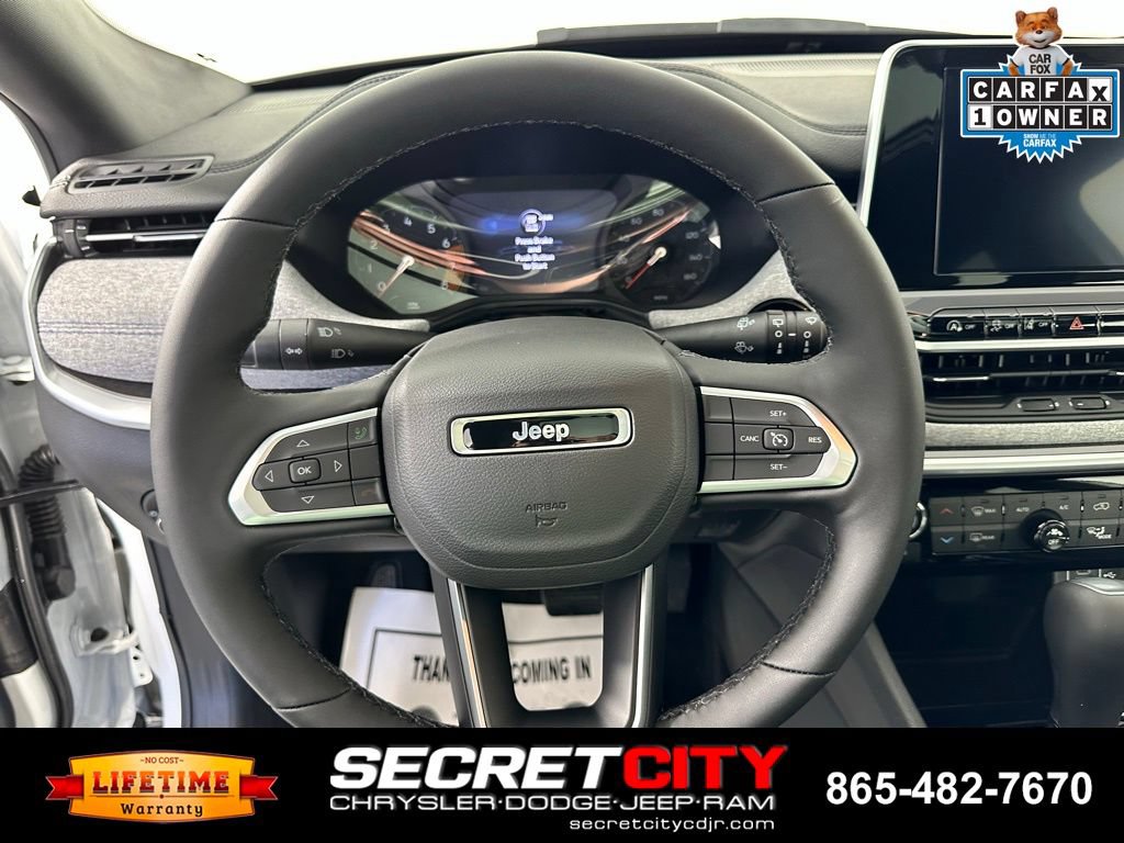 Used 2025 Jeep Compass Latitude w/ Sun & Sound Group AWD/4WD image 17
