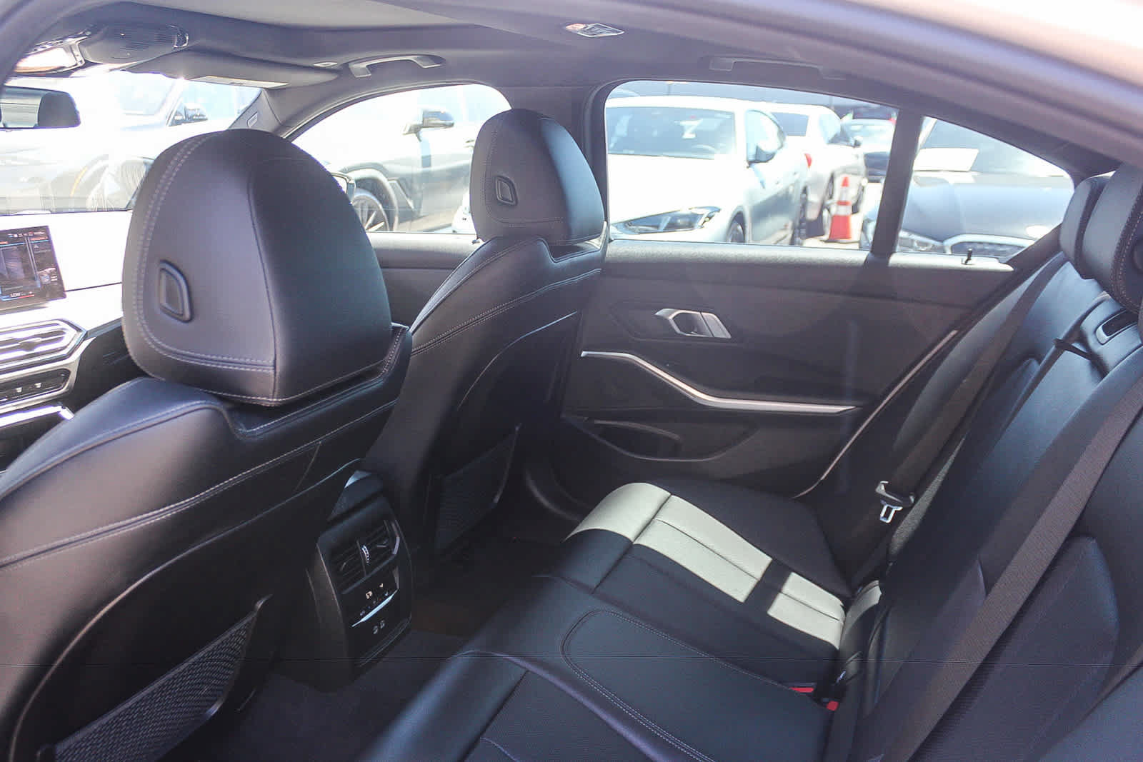 Used 2023 BMW 330i Sedan w/ Convenience Package RWD image 17