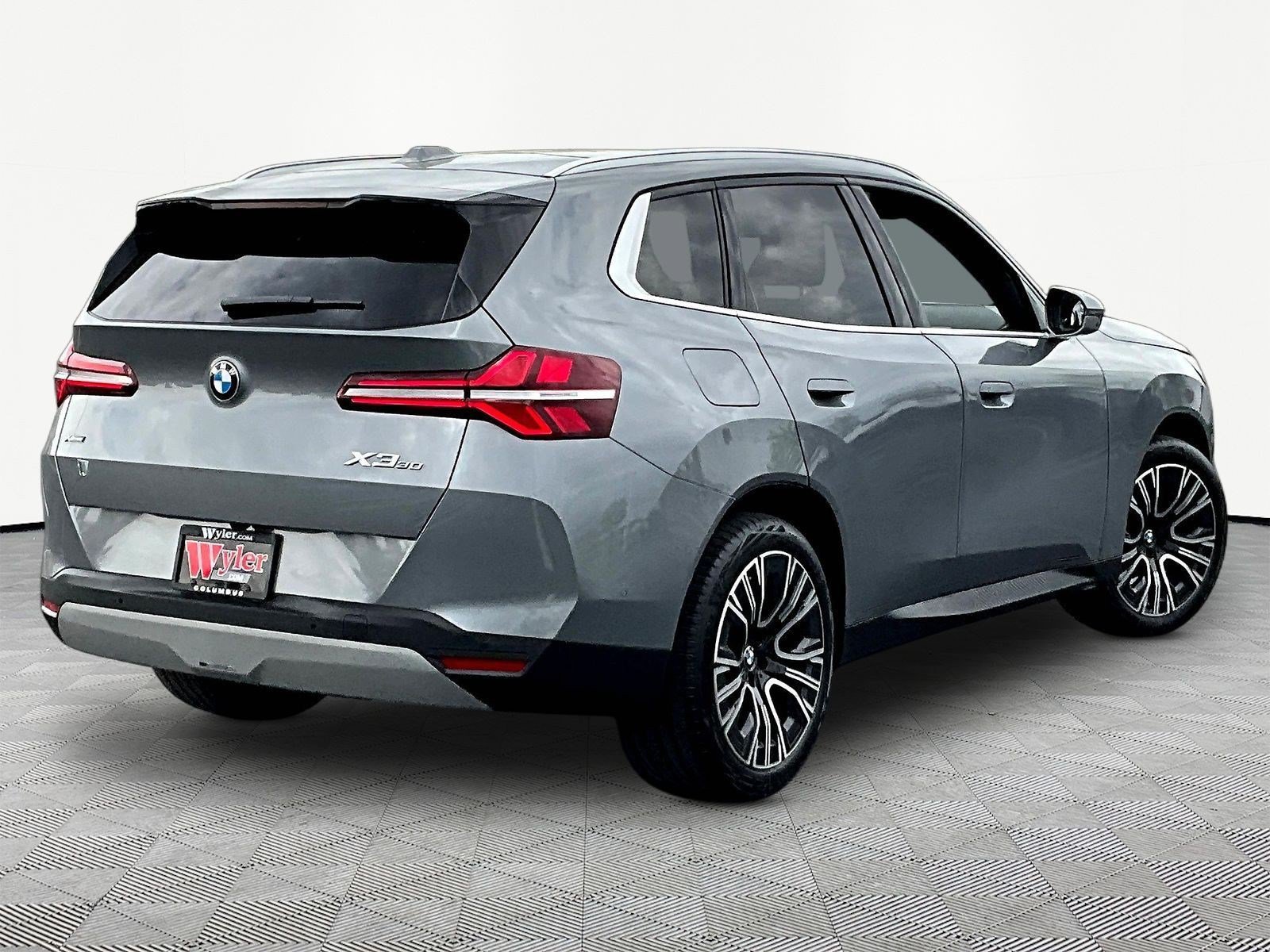 Used 2025 BMW X3 xDrive30i w/ Premium Package AWD/4WD image 6