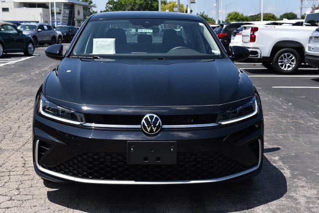 Used 2025 Volkswagen Jetta SE w/ Sunroof Package FWD image 4
