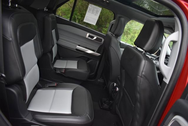 Used 2024 Ford Explorer XLT w/ Equipment Group 202A AWD/4WD image 15