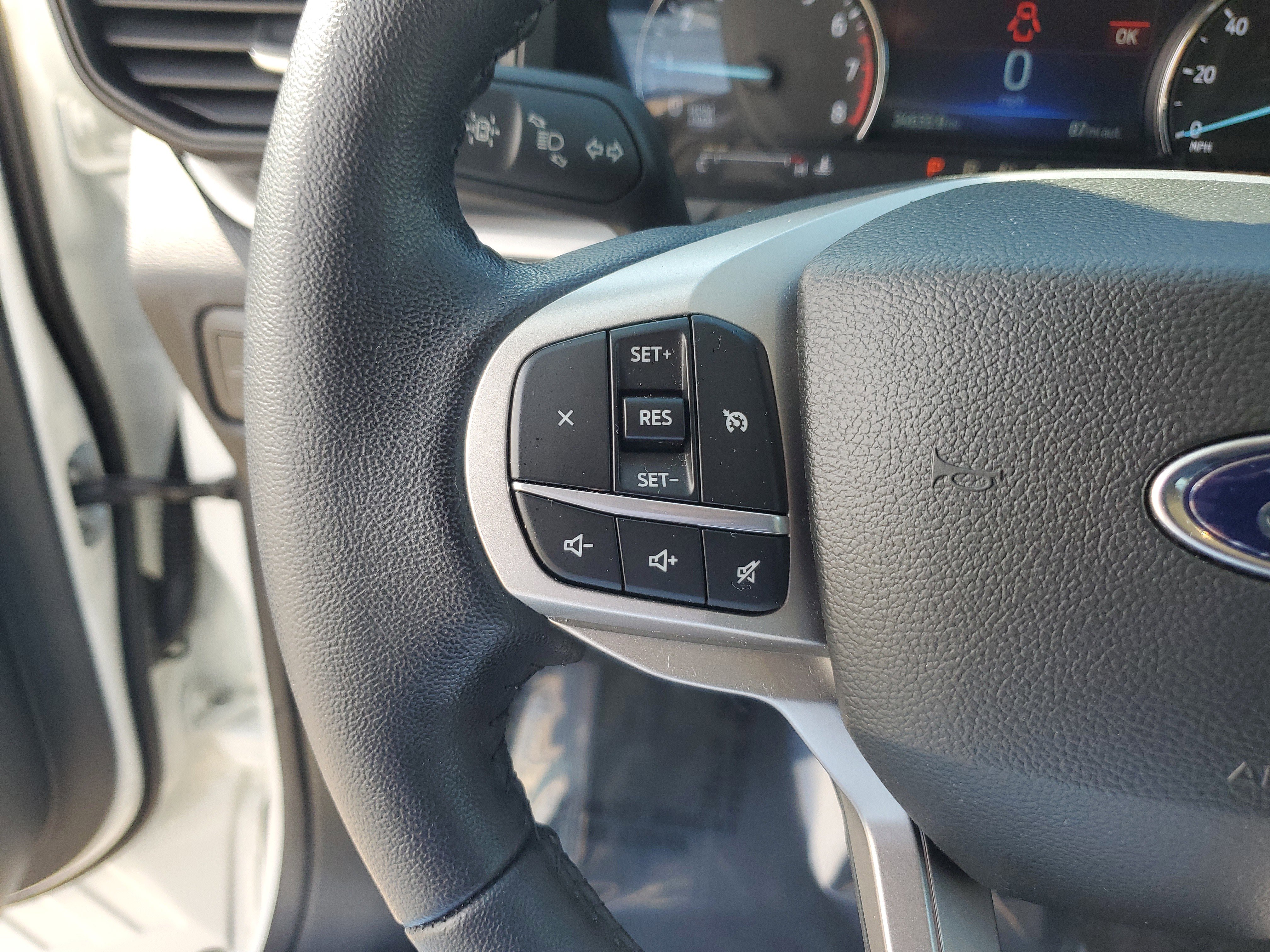 Used 2022 Ford Explorer XLT image 23