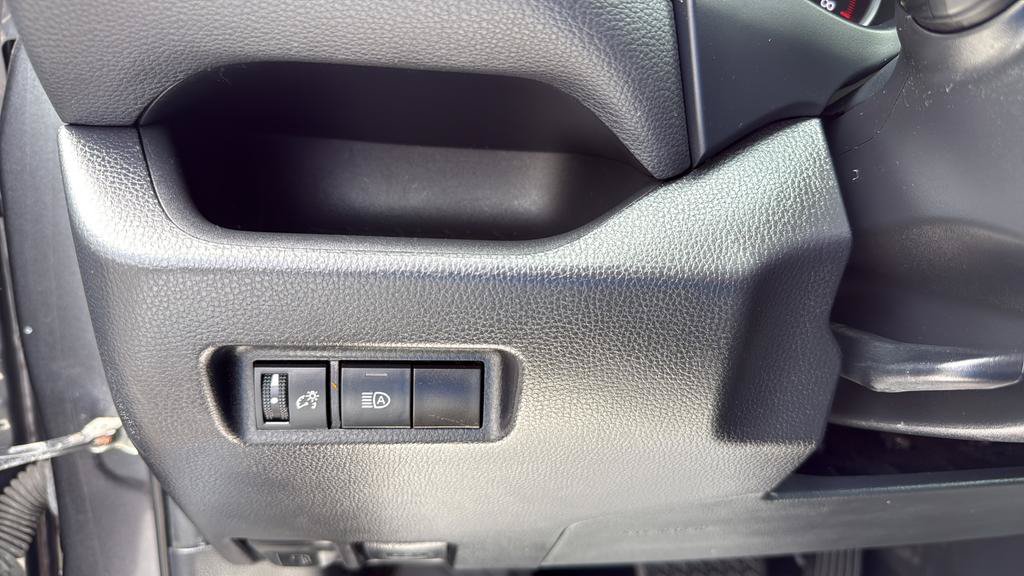 Used 2021 Toyota RAV4 XLE AWD/4WD image 18