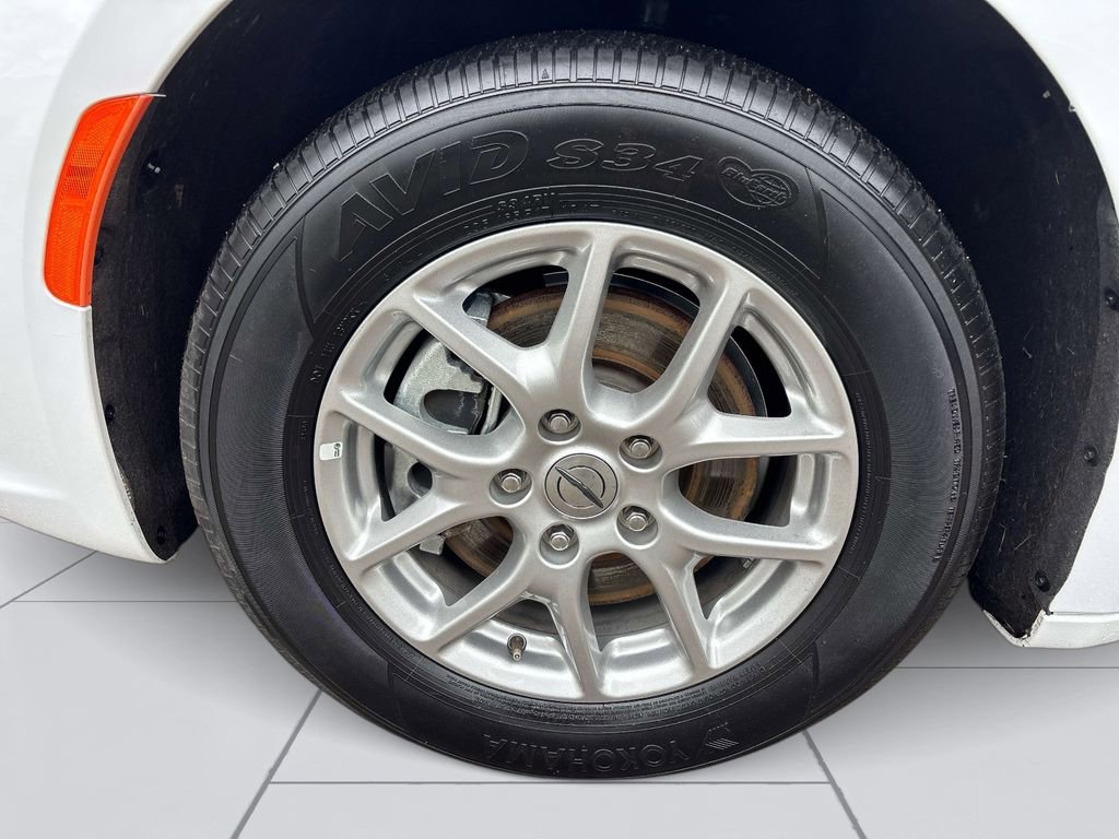 Used 2025 Chrysler Pacifica Select image 7