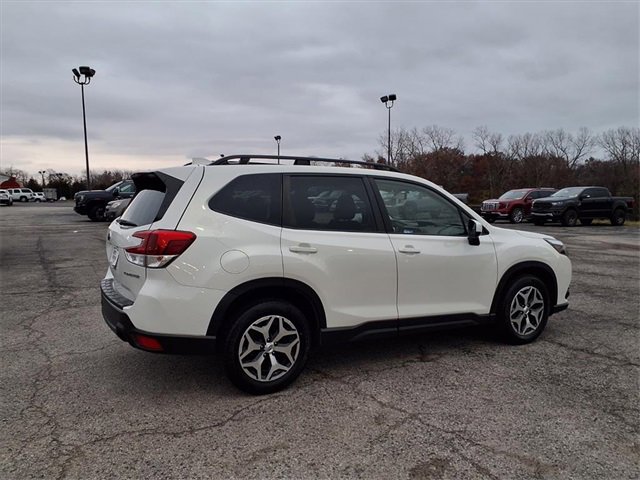 Used 2022 Subaru Forester Premium image 9