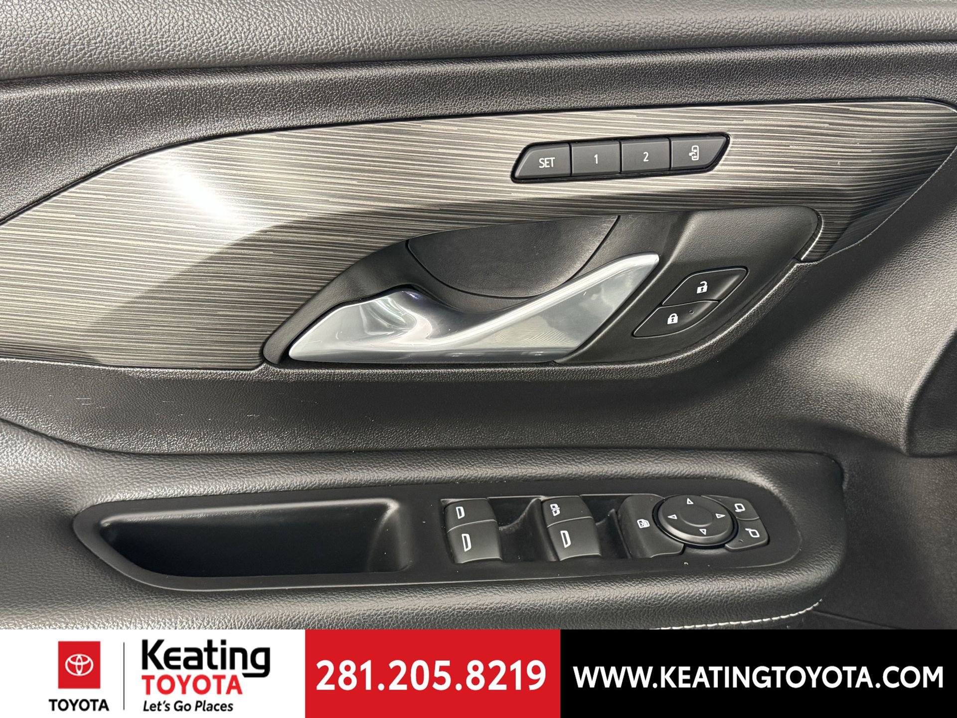 Used 2024 GMC Terrain SLT image 11