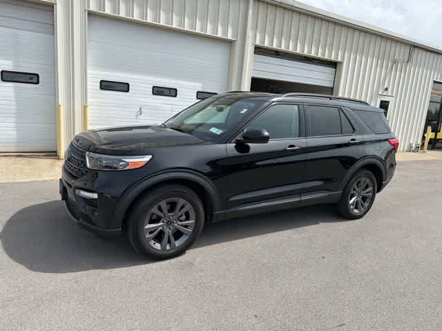 Used 2022 Ford Explorer XLT w/ Equipment Group 202A AWD/4WD image 14