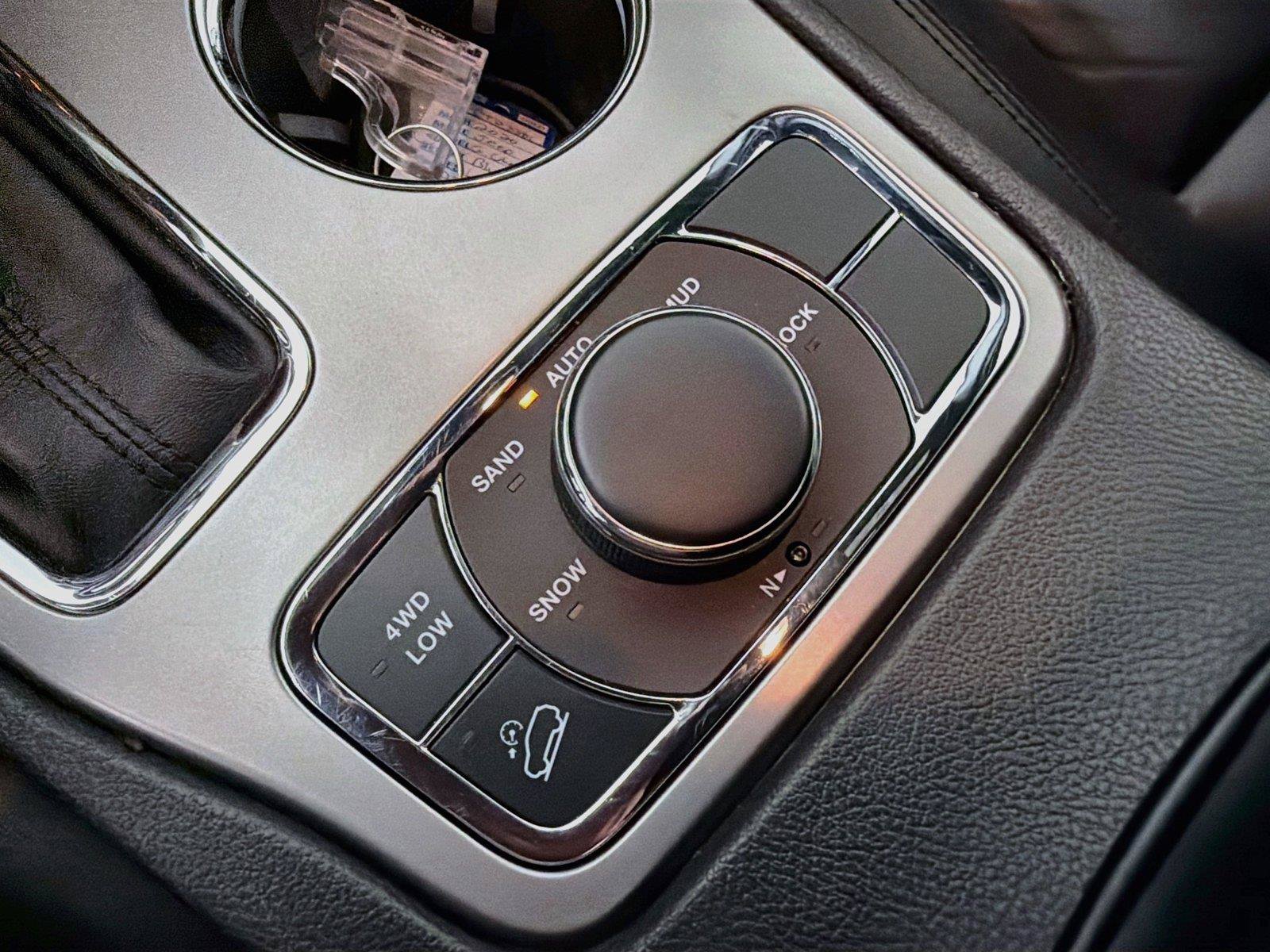 Used 2020 Jeep Grand Cherokee Limited w/ Trailer Tow Group IV AWD/4WD image 42