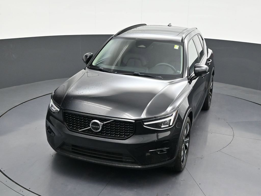 Used 2023 Volvo XC40 B4 Ultimate image 22