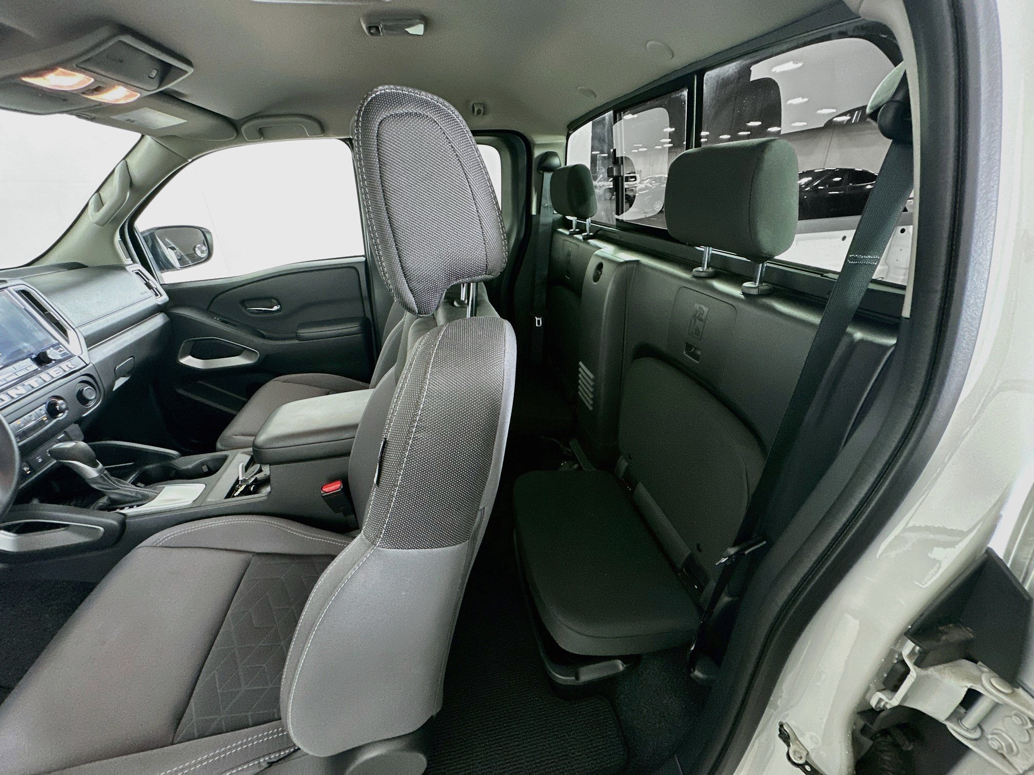 Used 2025 Nissan Frontier SV RWD image 26