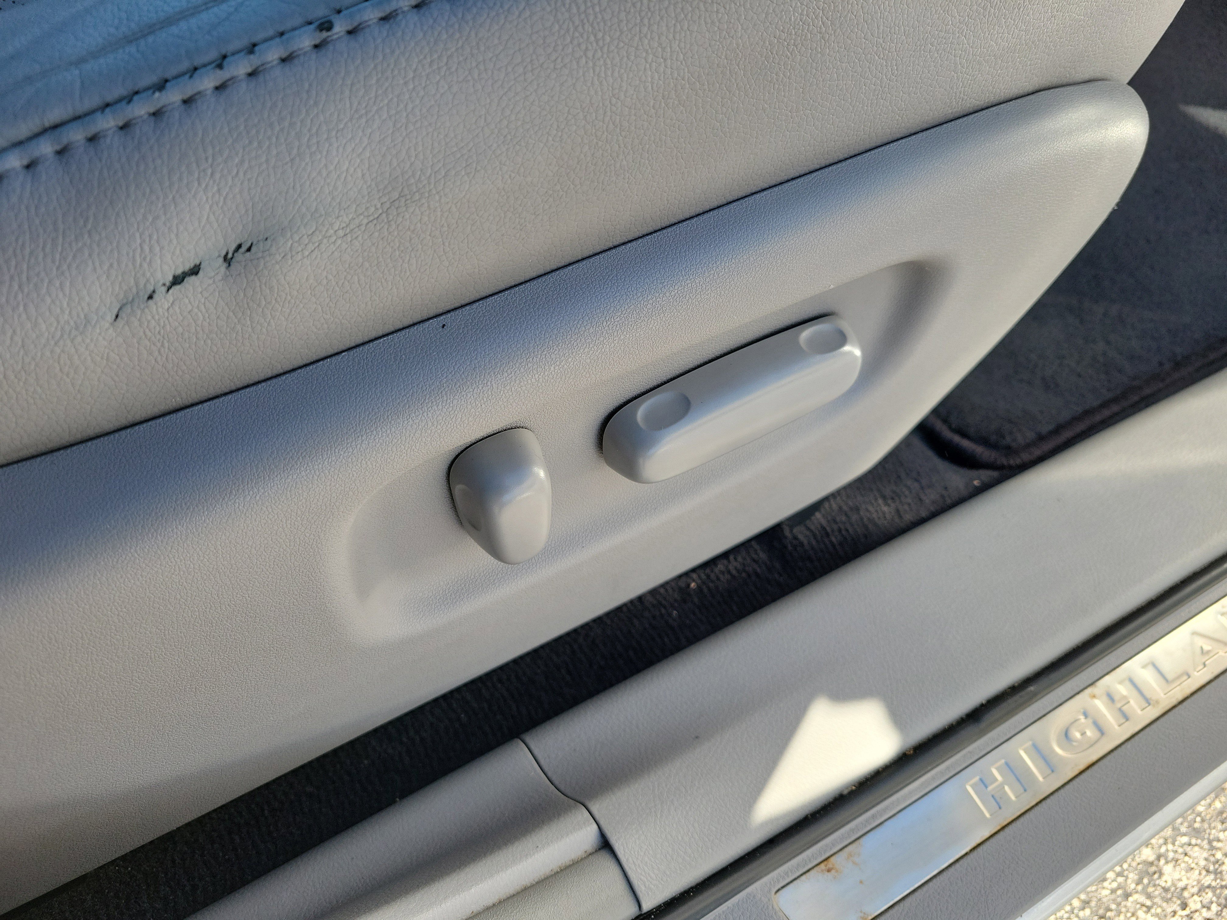 Used 2011 Toyota Highlander Limited image 9