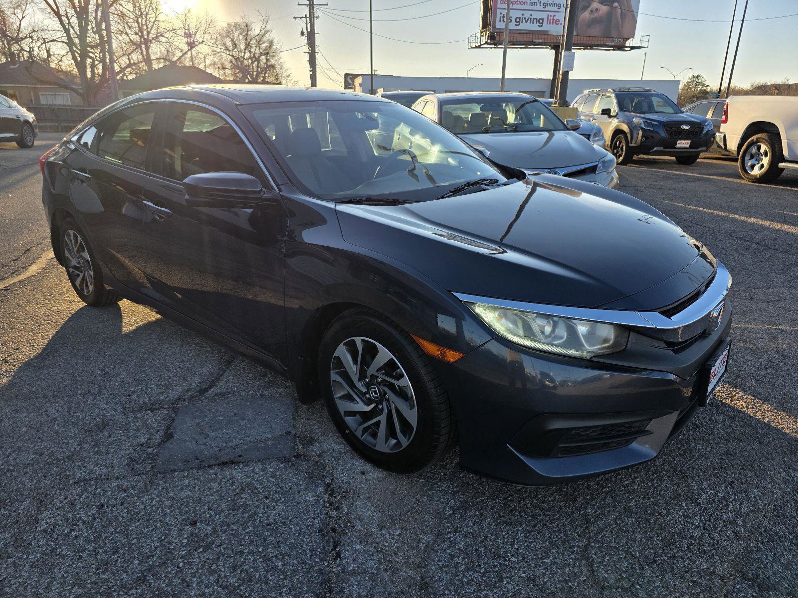 Used 2018 Honda Civic EX image 3