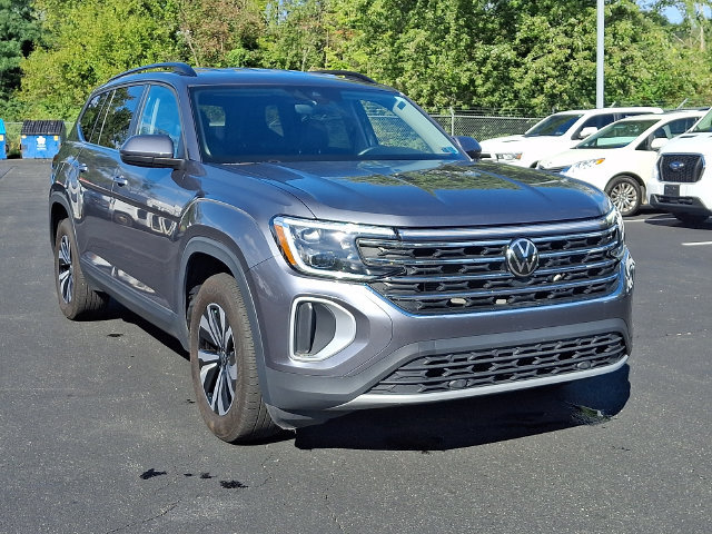 Used 2024 Volkswagen Atlas SE AWD/4WD image 2