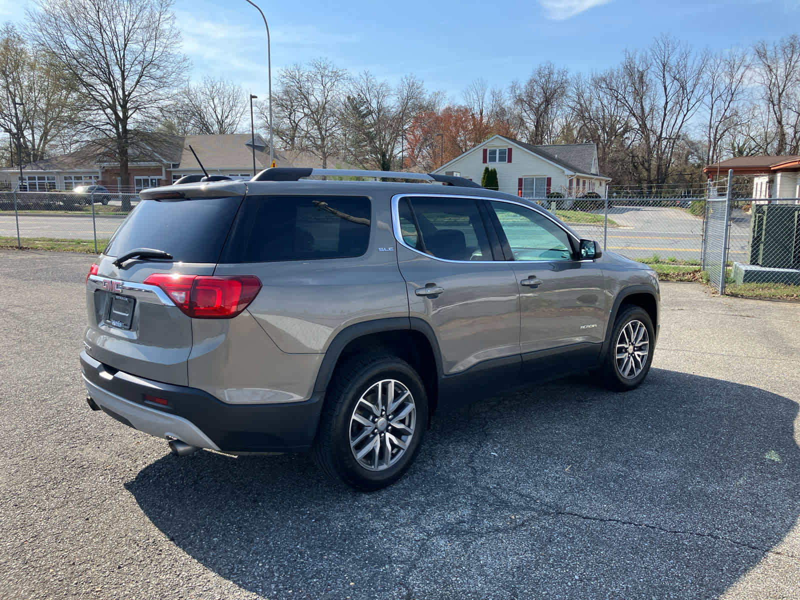 Used 2019 GMC Acadia SLE image 3