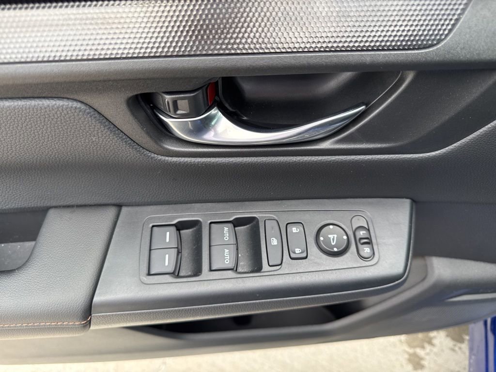 Used 2025 Honda CR-V Sport image 16