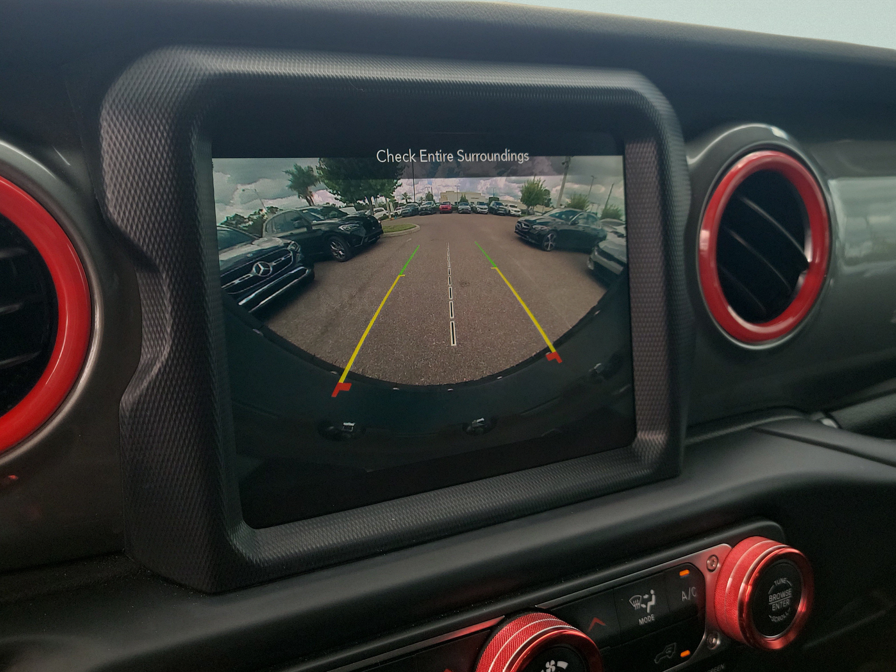 Used 2020 Jeep Wrangler Unlimited Sahara AWD/4WD image 28