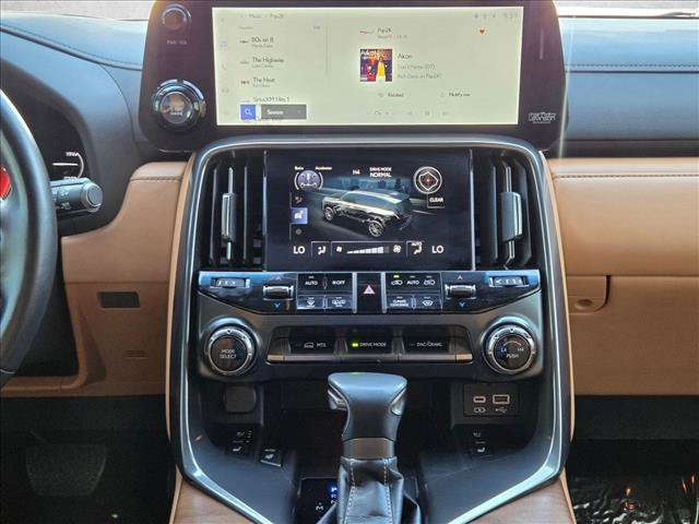 Used 2023 Lexus LX 600 4WD w/ Appearance Package image 16