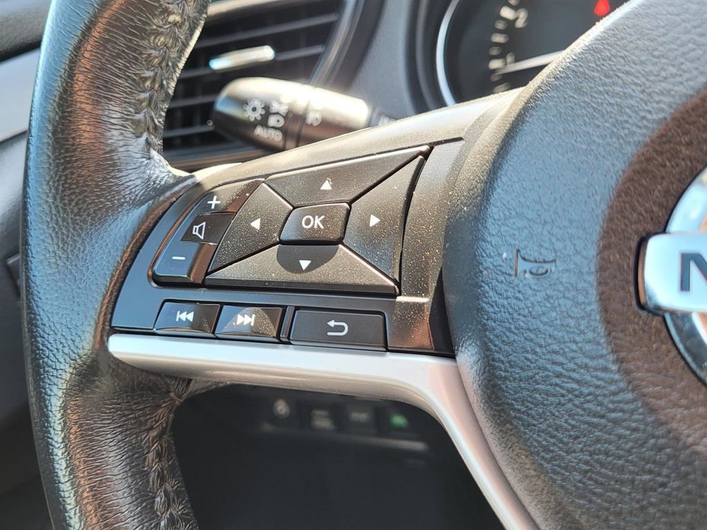 Used 2018 Nissan Rogue SV w/ Sun & Sound Touring Package image 31