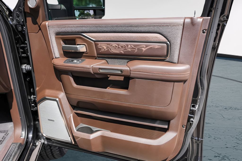 Used 2026 RAM 2500 Limited AWD/4WD image 32