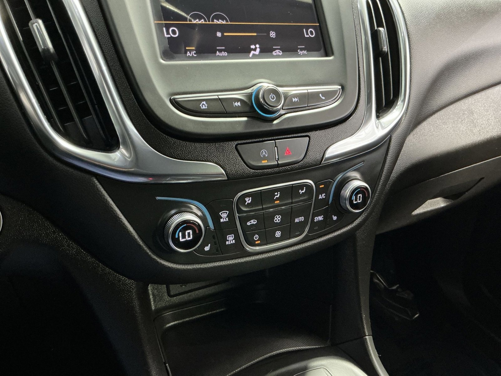 Used 2023 Chevrolet Equinox LT image 29