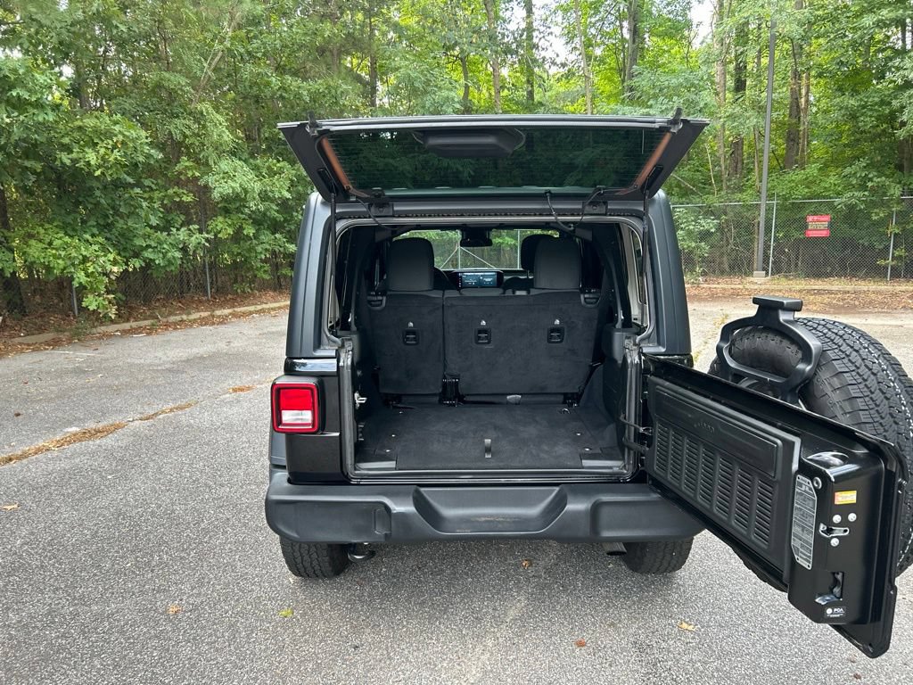 Used 2024 Jeep Wrangler Unlimited Sport AWD/4WD image 29