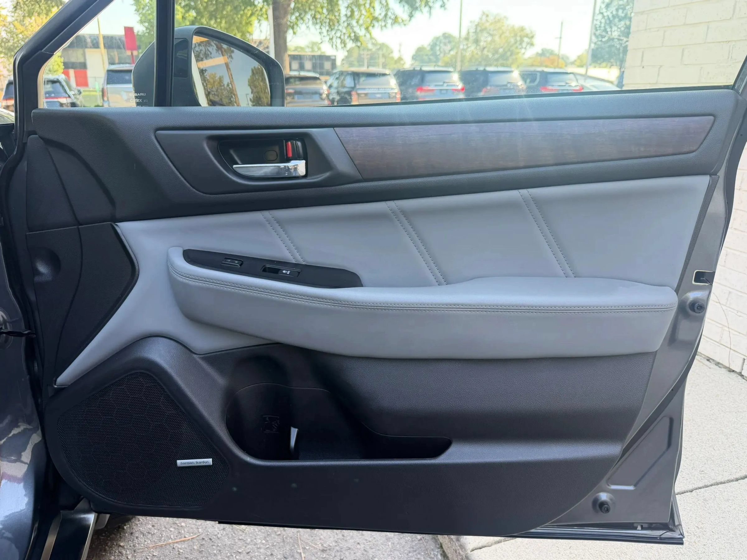 Used 2019 Subaru Outback 2.5i Limited AWD/4WD image 12