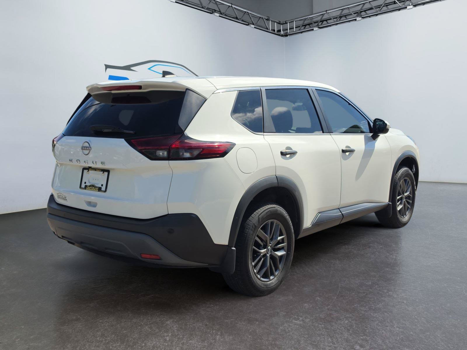 Used 2022 Nissan Rogue S FWD image 3