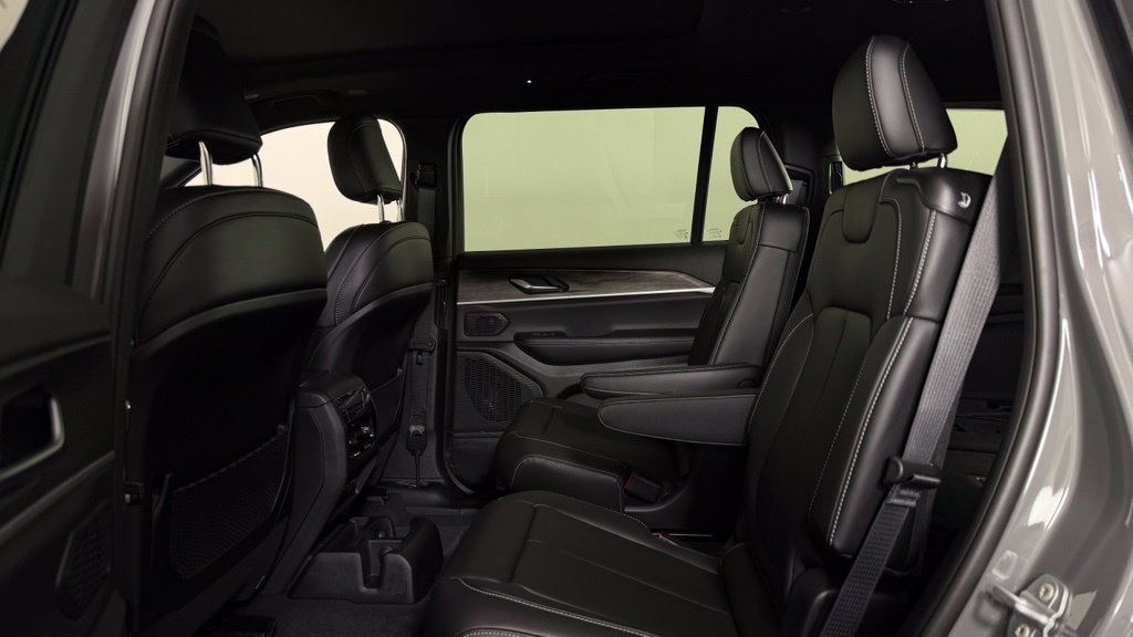 New 2027 Jeep Grand Cherokee L Limited AWD/4WD image 29