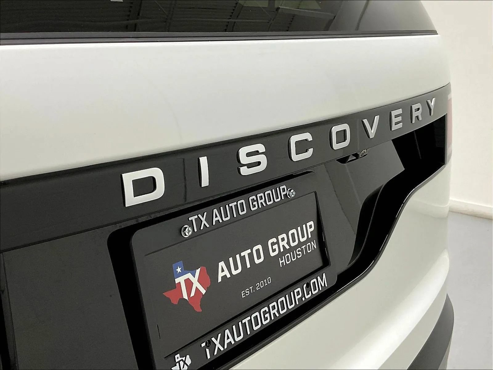 Used 2025 Land Rover Discovery S AWD/4WD image 32