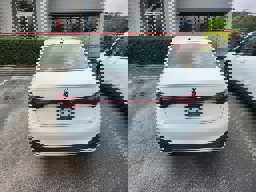 Used 2025 Volkswagen Jetta Sport image 13